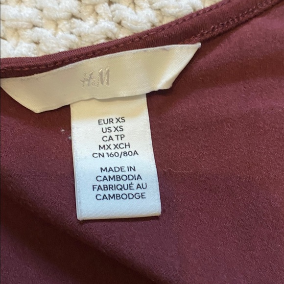 H&M Top - Picture 2 of 2